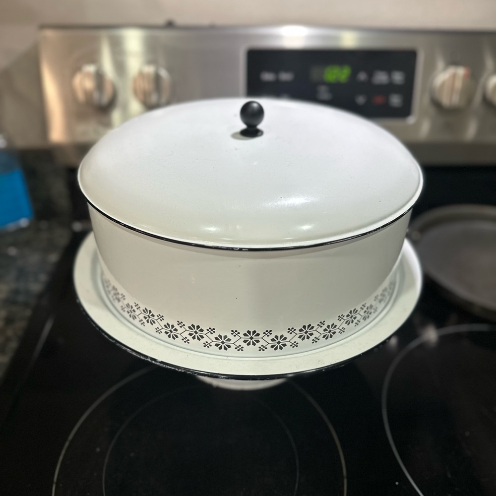 Cracker Barrel White and Black Cake Stand